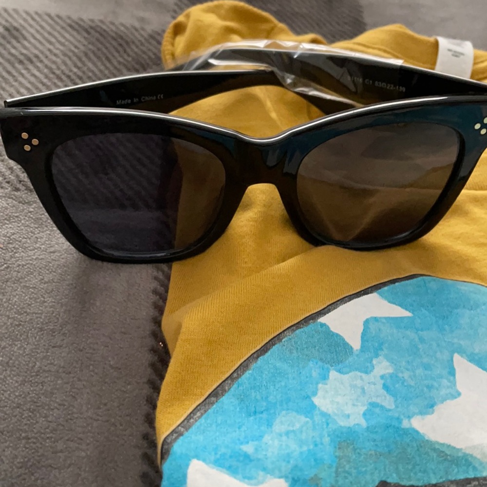 Black sunglasses, rectangle shape